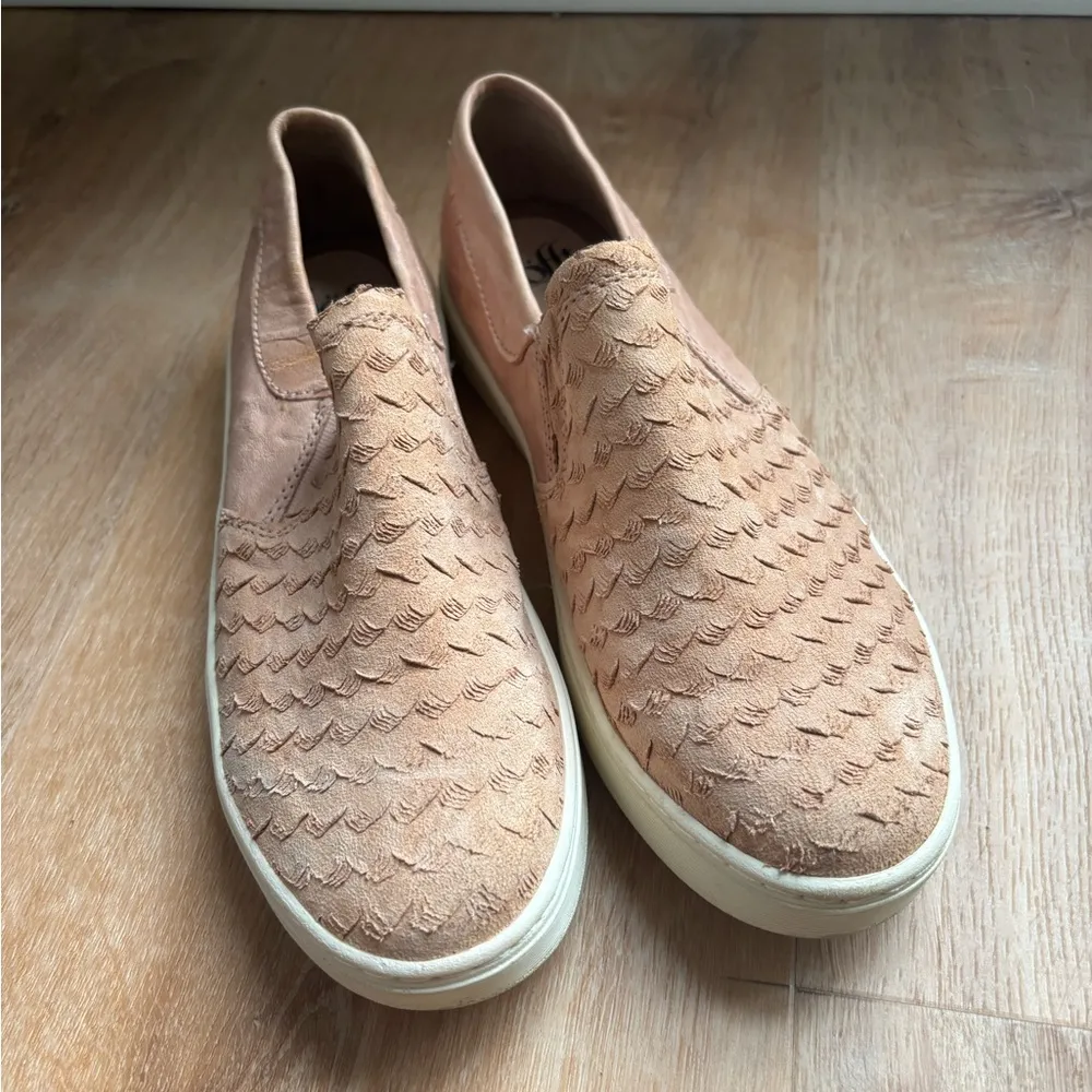 Sofft Soft leather upper and lining blush slip on sneakers size 8‎ Pink - Image 4