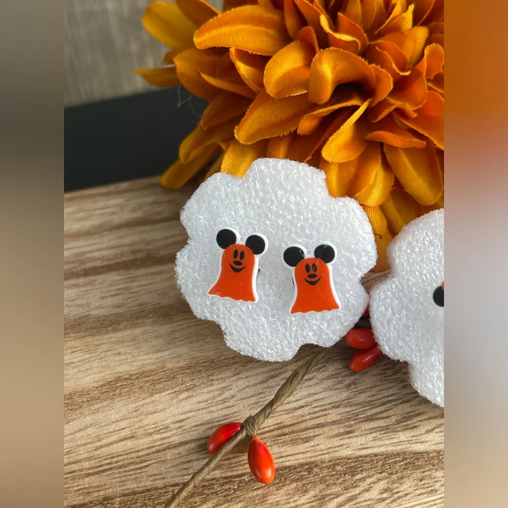 Resin White Fashion Earrings for sale Minnie and Mickey Mouse NWT - Image 3