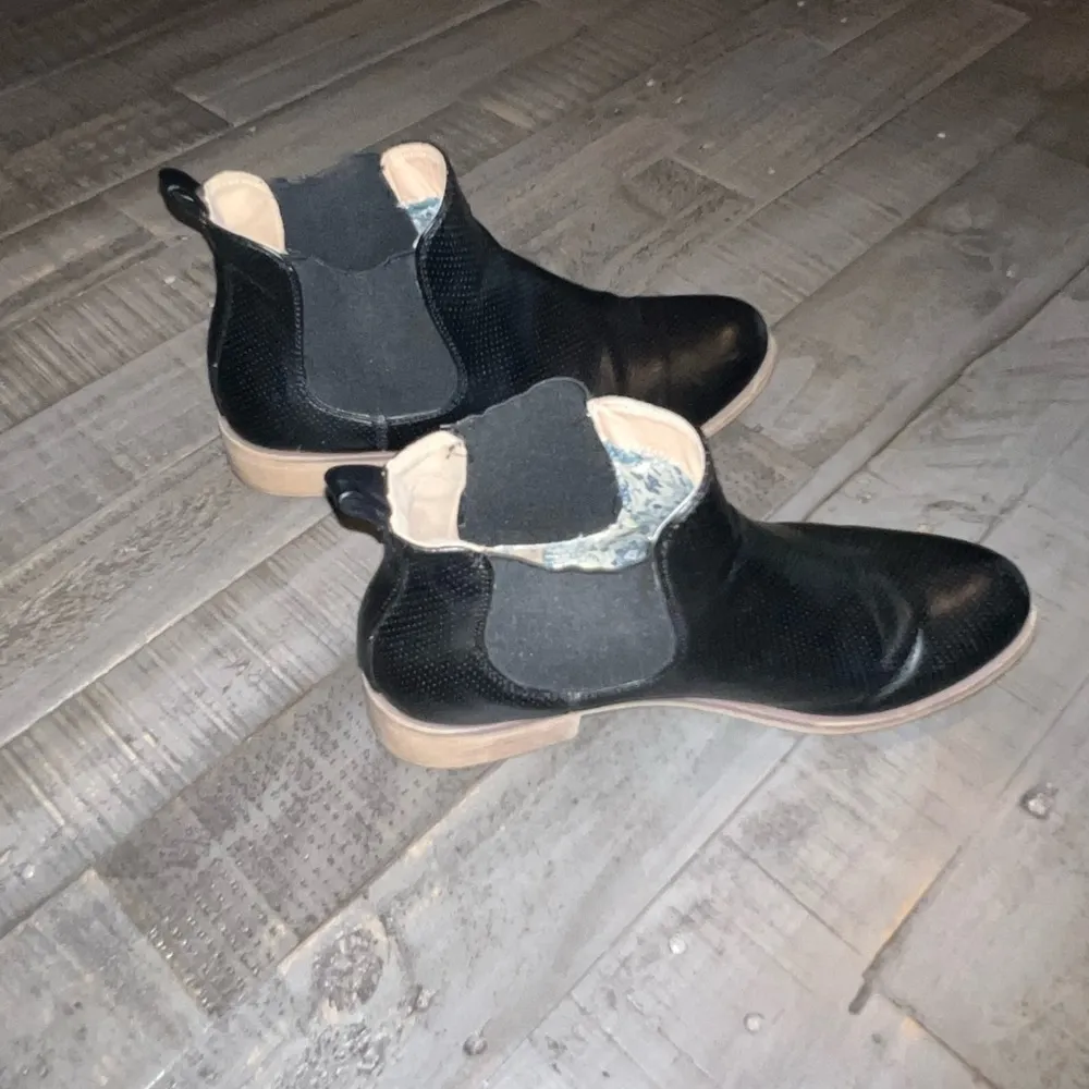 Primadonna Collection Black Perforated Chelsea Boots‎ Size 41 US 10 - Image 3