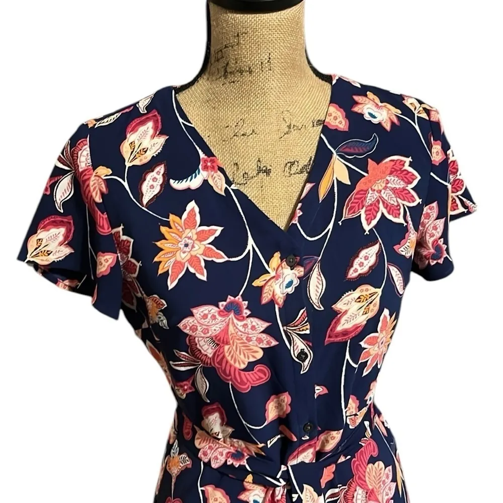 Loft Outlet blue and pink button front floral dress with a matching tie belt - Image 5