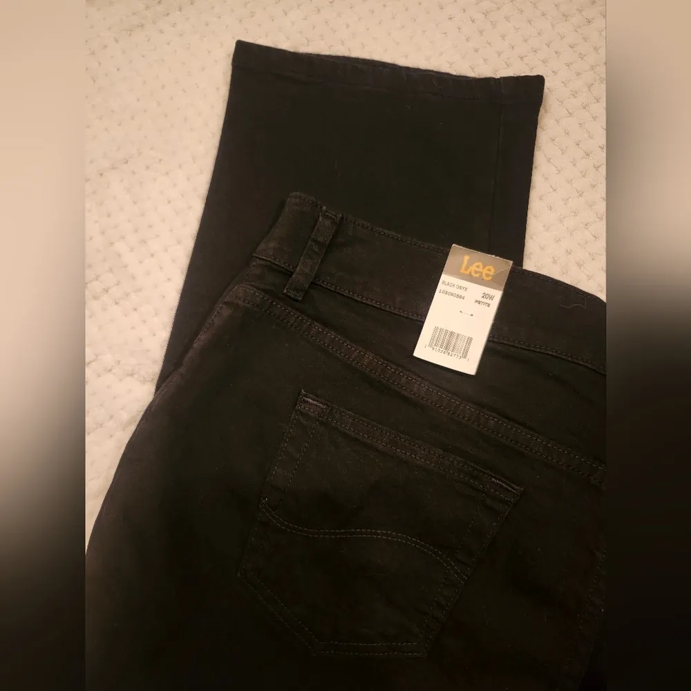 NWT Lee Women's Plus Midrise Relaxed Fit Straight Leg Jean in BLACK Size 20 P - Image 9