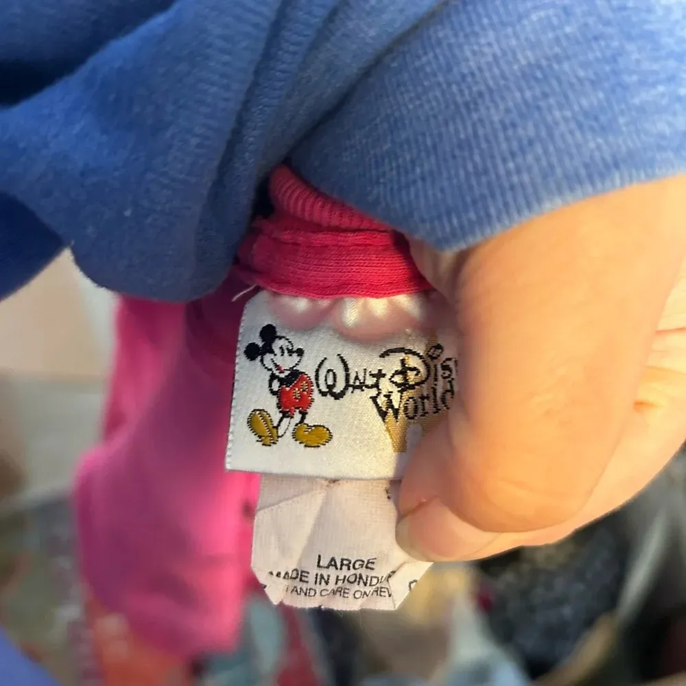 WALT DISNEY WORLD VINTAGE HOT PINK EMBROIDERED TEE - Image 4