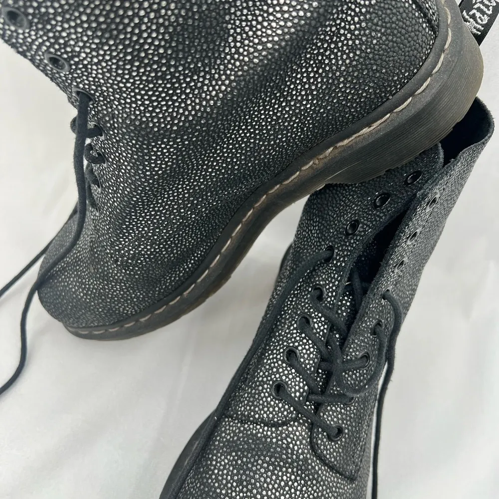 Dr.Martens 1460 Metallic Pebble Pascal 'Black Silver' - Image 2