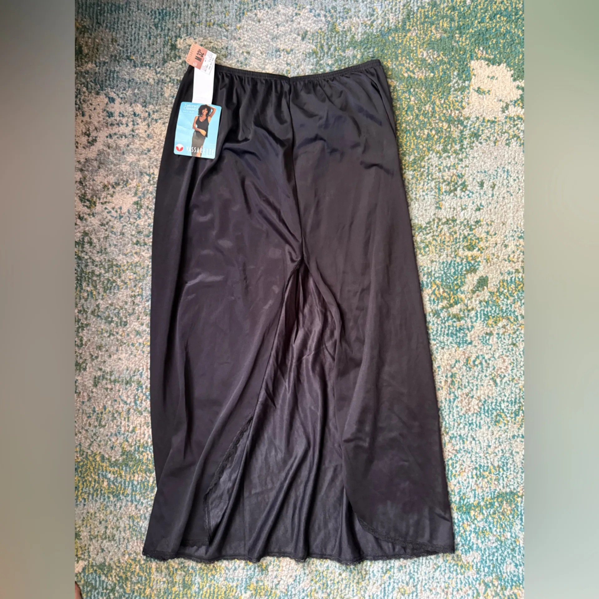 Y2K NOS Vassarette black satin midi skirt slip, size medium - Image 4