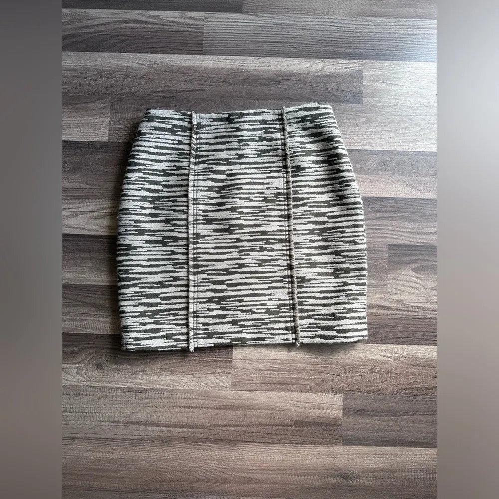 Worth wool textured pencil skirt size 4 Brown - Image 8