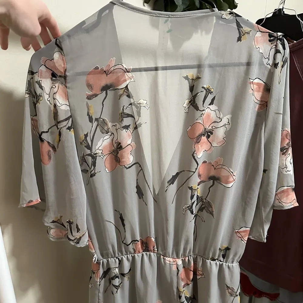 Blue Blush Gray Sheer Floral Romper size small - Image 5