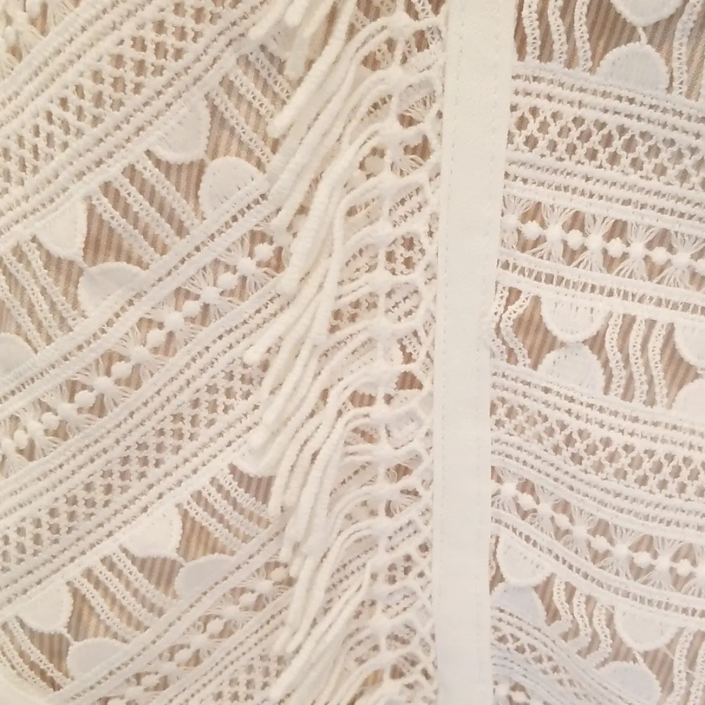 💕GREYLIN💕 White Lace Fringe Mini Skirt M NWT - Image 3