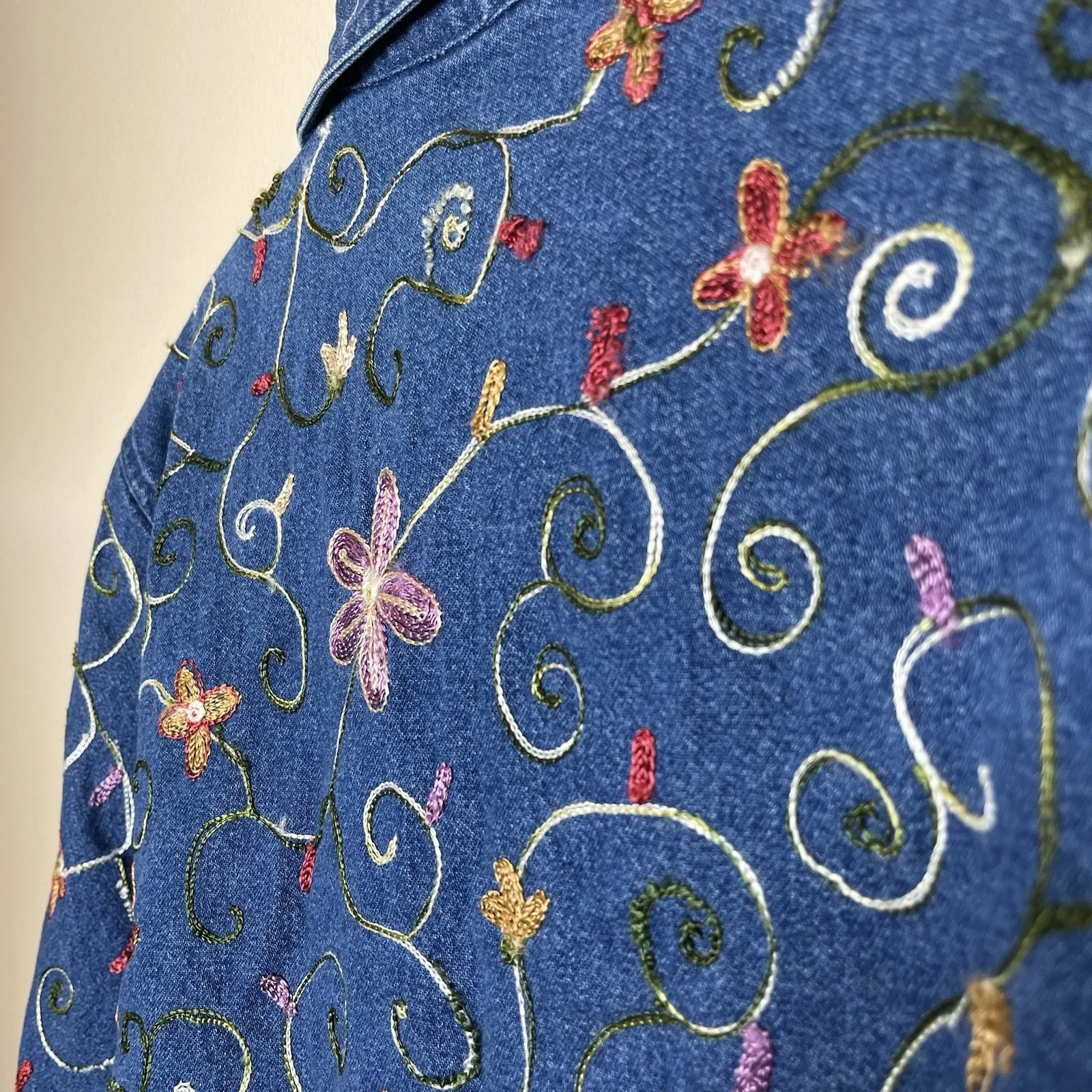 vtg embroidery jacket Denim Floral Boho Maximalist Lagenlook Indie M Festival Blue Size M - Image 7