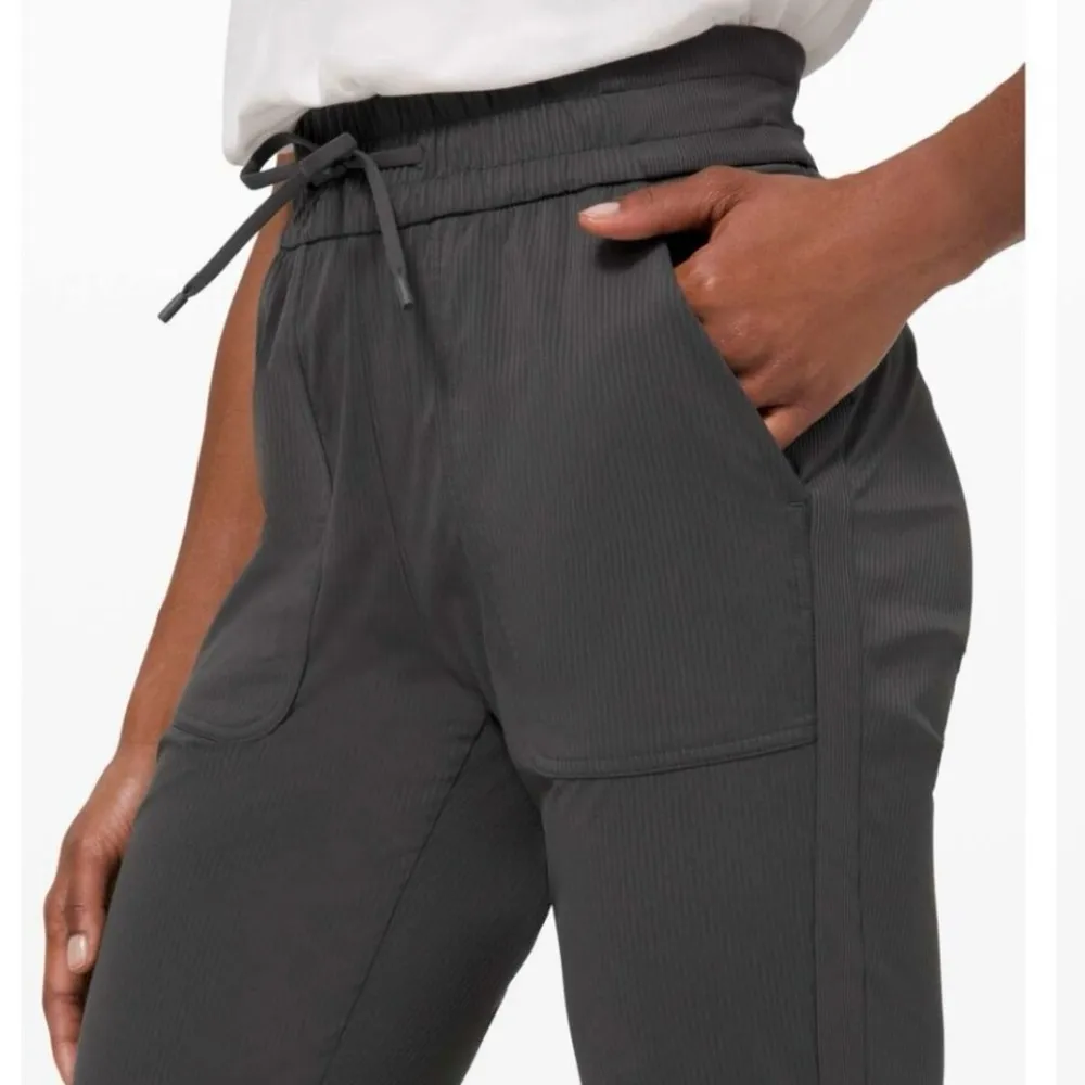 Lululemon Beyond The Studio Jogger In Graphite Grey Size 4 - Image 2