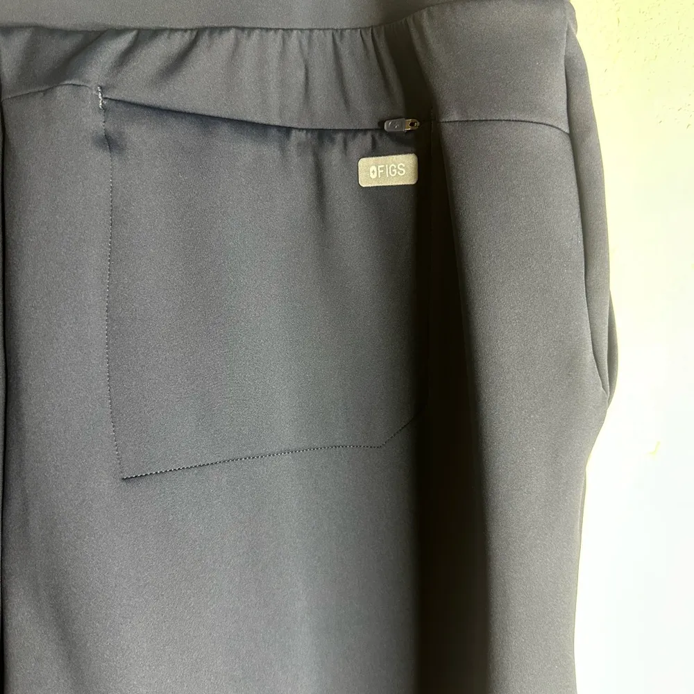 Sold!!!! FIGS Tena FORMx Slim Tapered Scrub Pants navy size 2X NWT - Image 4
