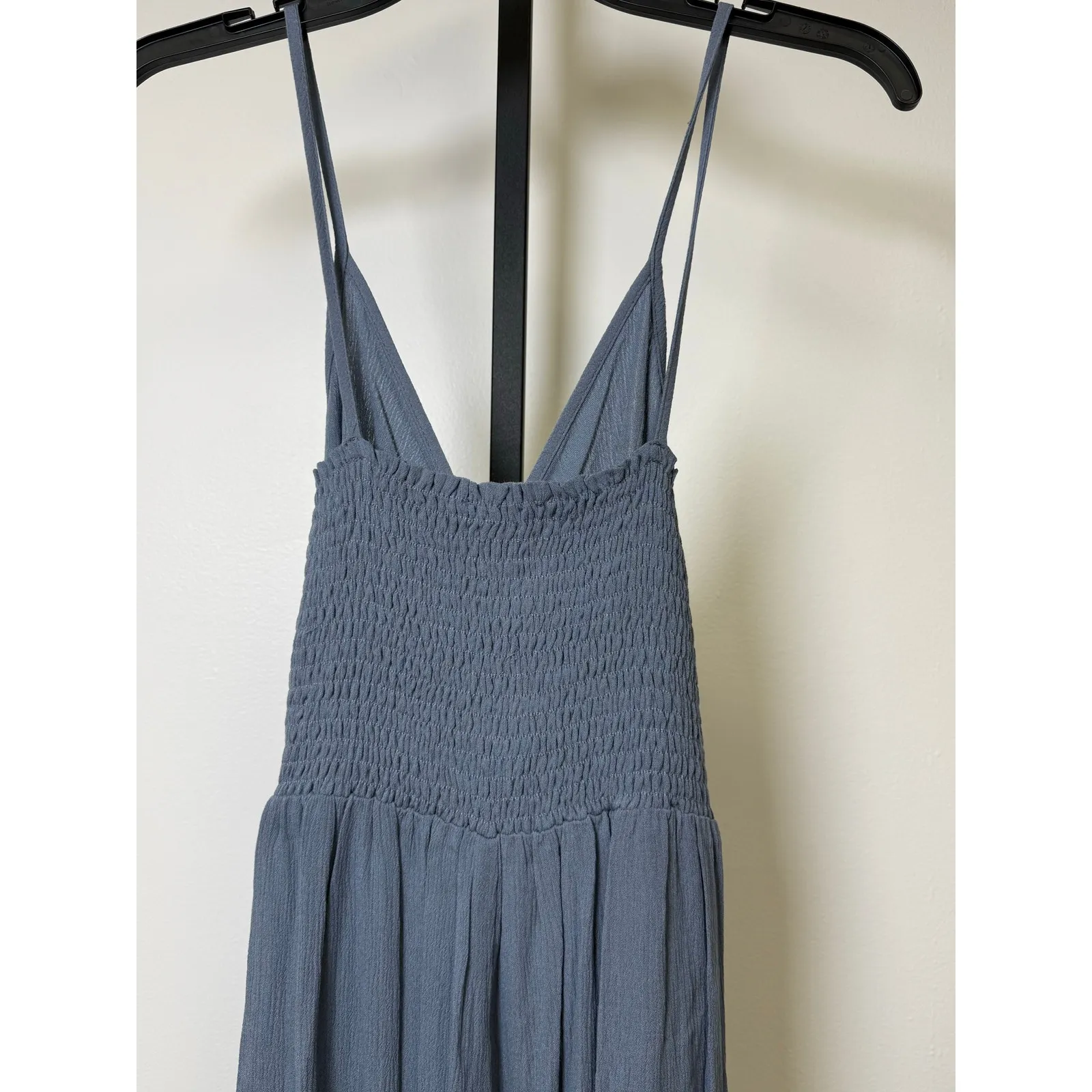 WOVEN SOLID FRONT RUCHED ROUND HEMMING MIDI JUMPSUIT.
100% RAYON GAUZE - Image 4