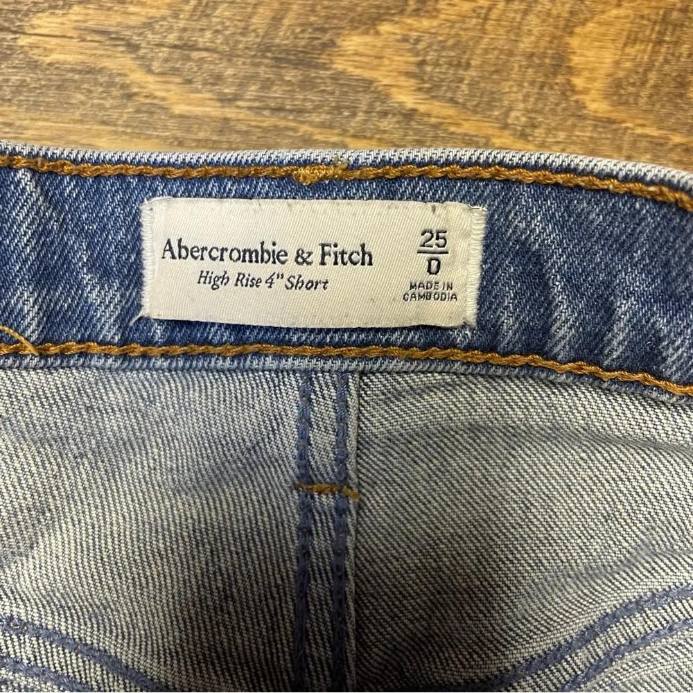 Abercrombie & Fitch High Rise 4" Jean Shorts Blue Denim Distressed Womens 25/0 - Image 4