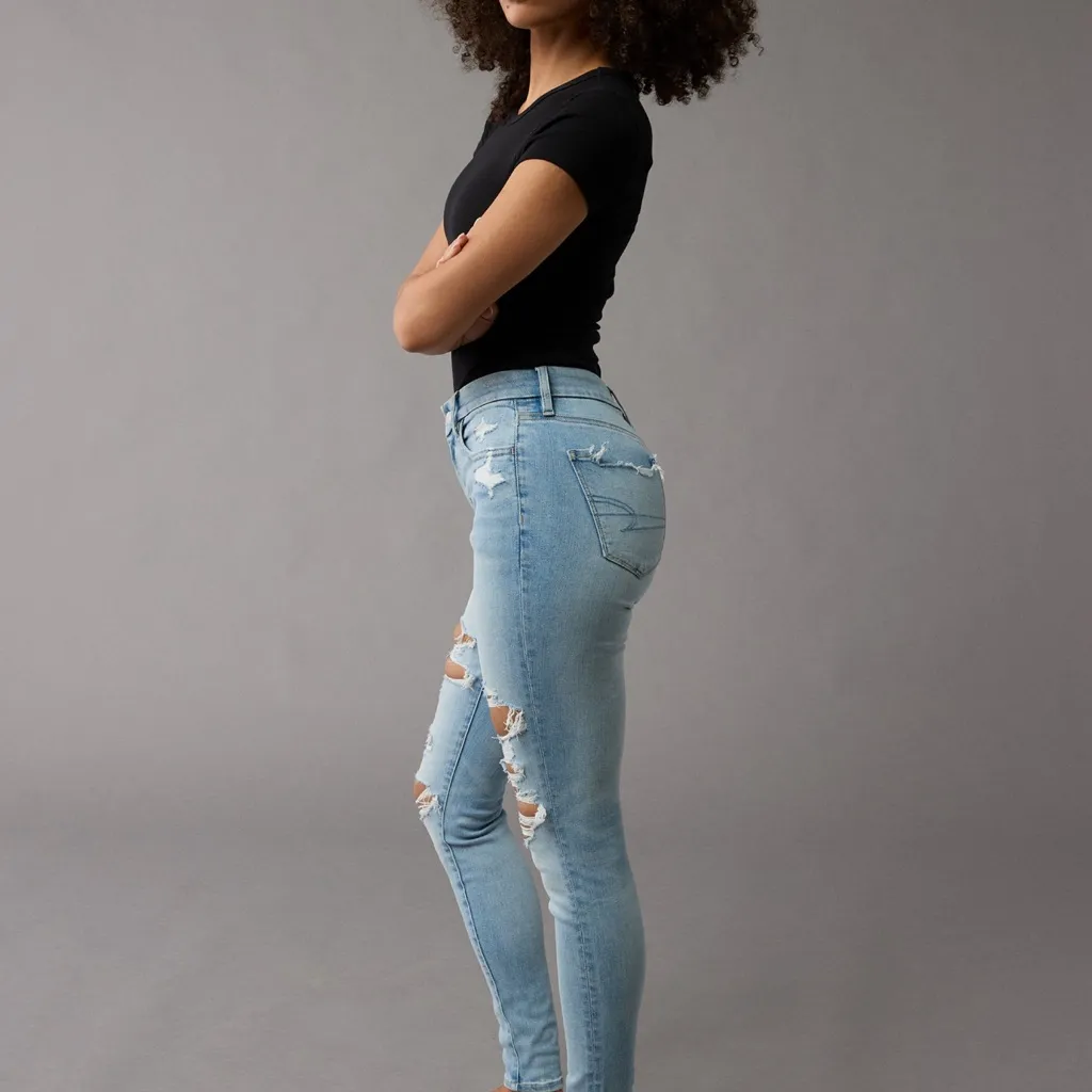 American Eagle Next Level Curvy High-Waisted
Ripped Jegging SIZE: 18 Short - Image 5