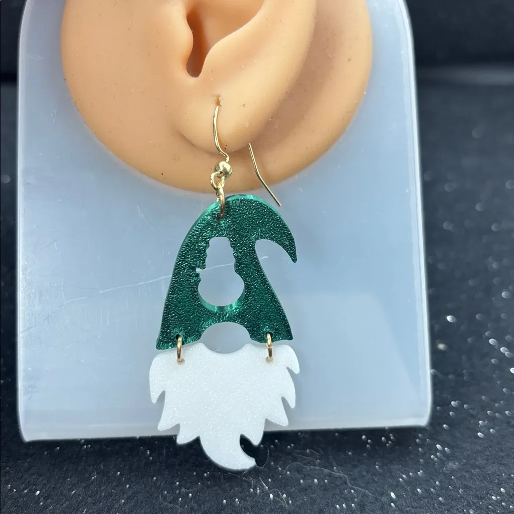 Christmas Gnome Earrings 🎅✨ Green Hat & White Beard - Image 3