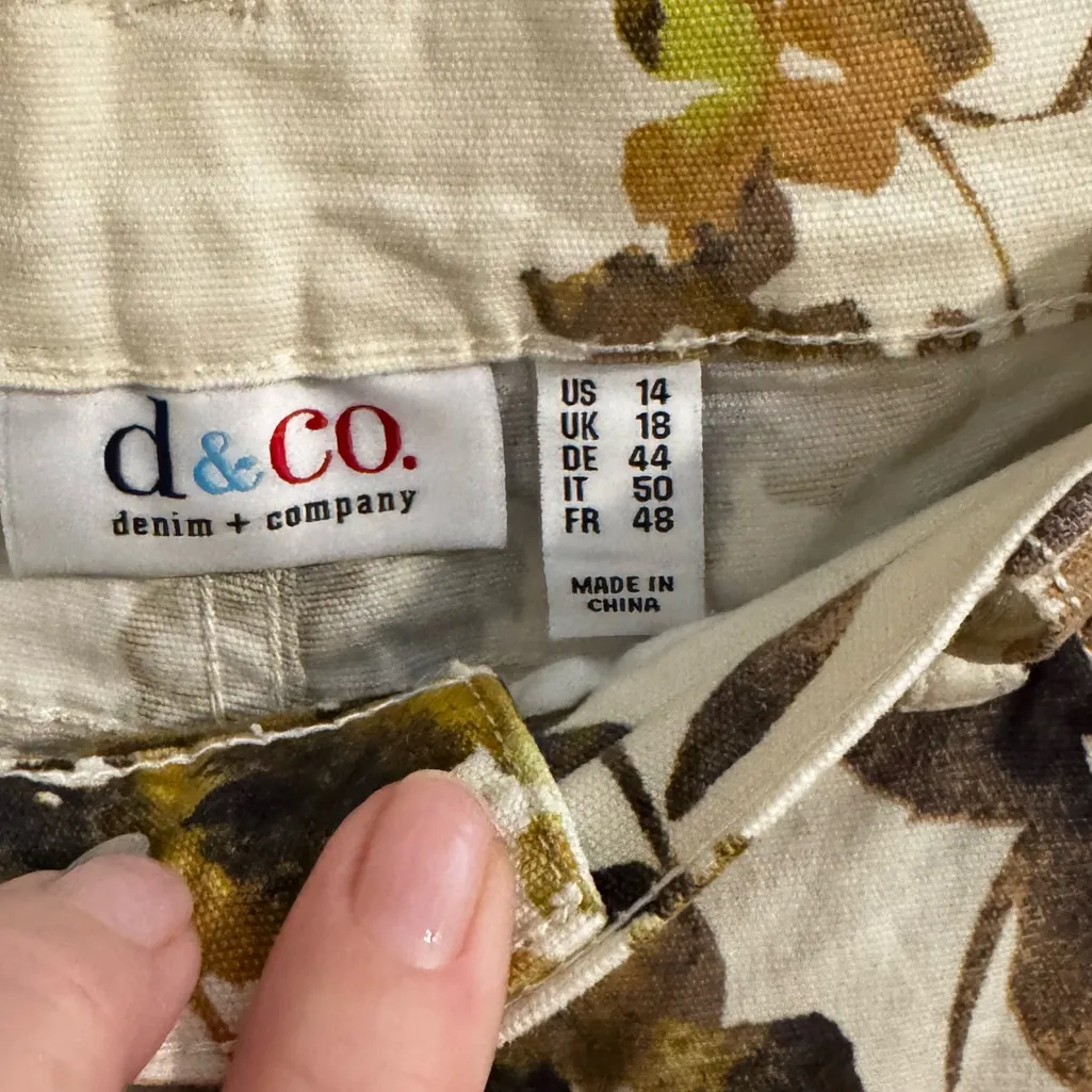 Denim & Co. Floral Printed Crop Kick Flare Jeans Neutral Women's Size 14 Green - Image 6