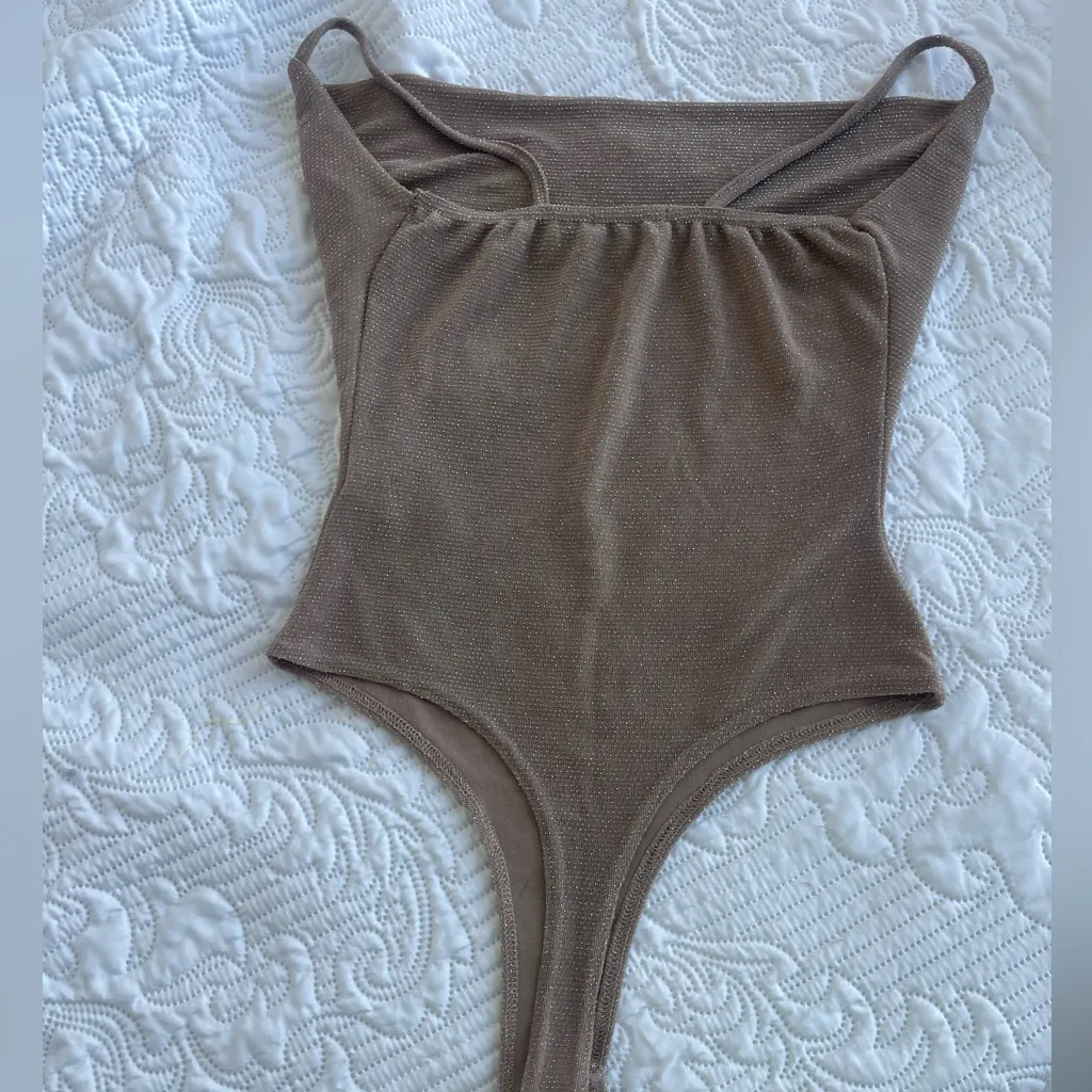 PLT COWL NECK BODYSUIT IN NUDE SILVER COLOR US4 - Image 5