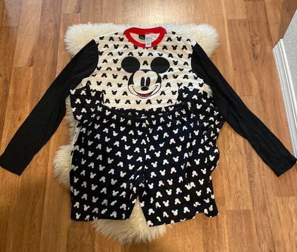Disney Mickey Mouse Women’s Pajama Set Fleece Pants Long Sleeve Top EUC Sz M/L - Image 2