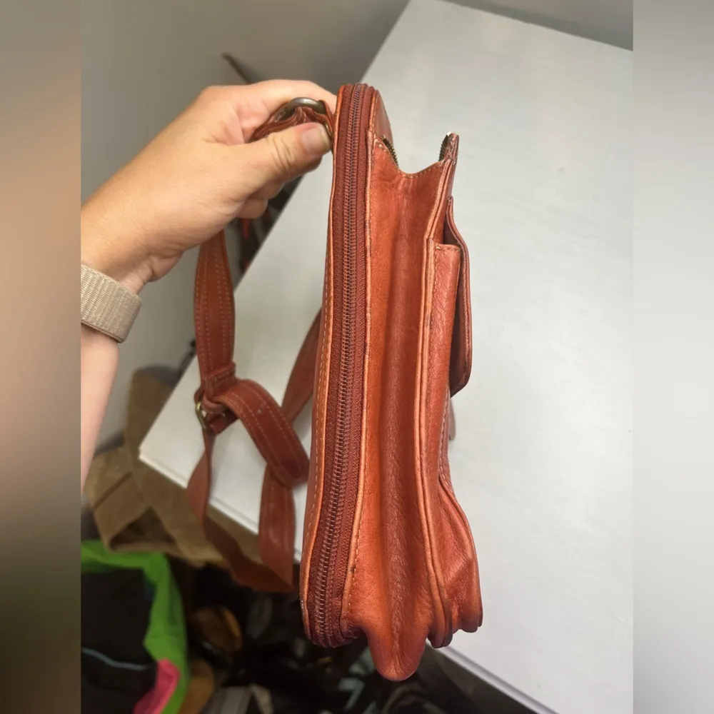 Fossil y2k Rust leather crossbody bag medium size 10x8 23.5" shoulder drop - Image 7