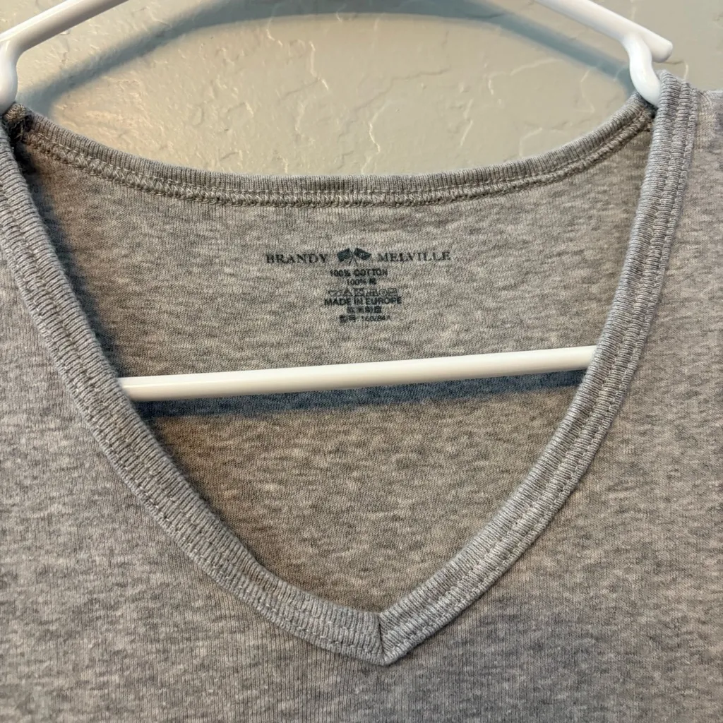 ⭐️Brandy Melville gray v-neck cotton short sleeve shirt size one size - Image 7