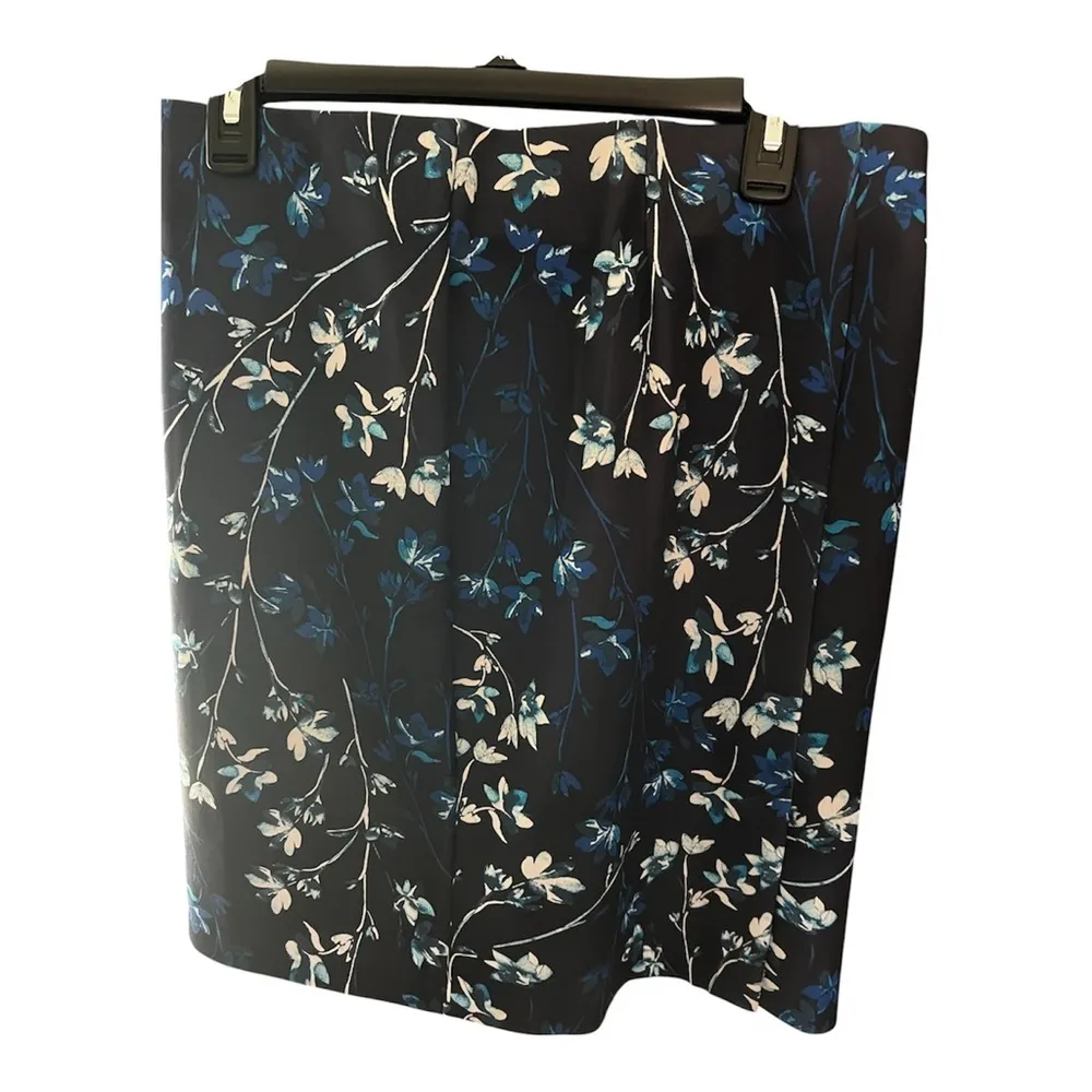 Dressbarn Black and Blue Floral Skirt NWT - Image 2