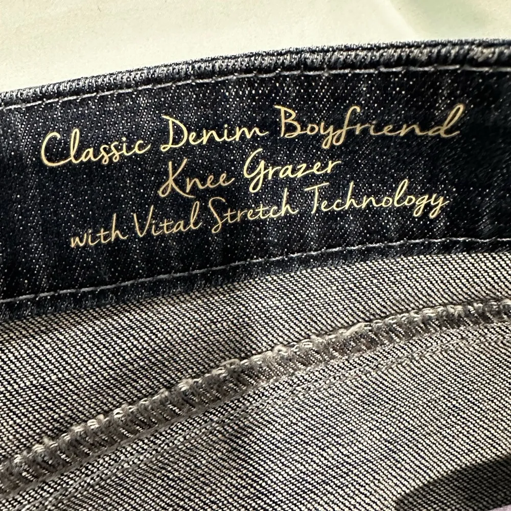 NWT Hot for Hollywood Classic Denim boyfriend Knee Grazer Stretch Shorts. Sz: 14 Blue - Image 8