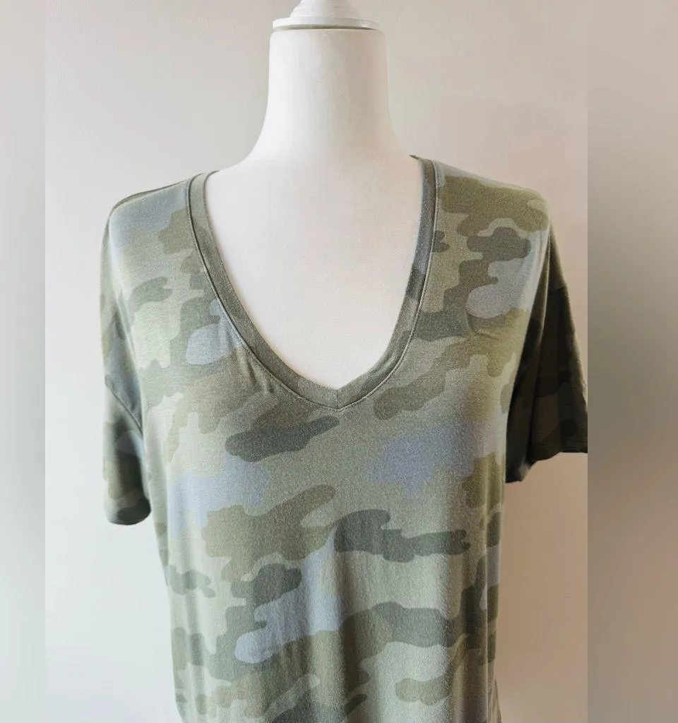 American Eagle Outfitters Soft & Sexy Oversized Camo V-Neck Tee Size S - Image 7
