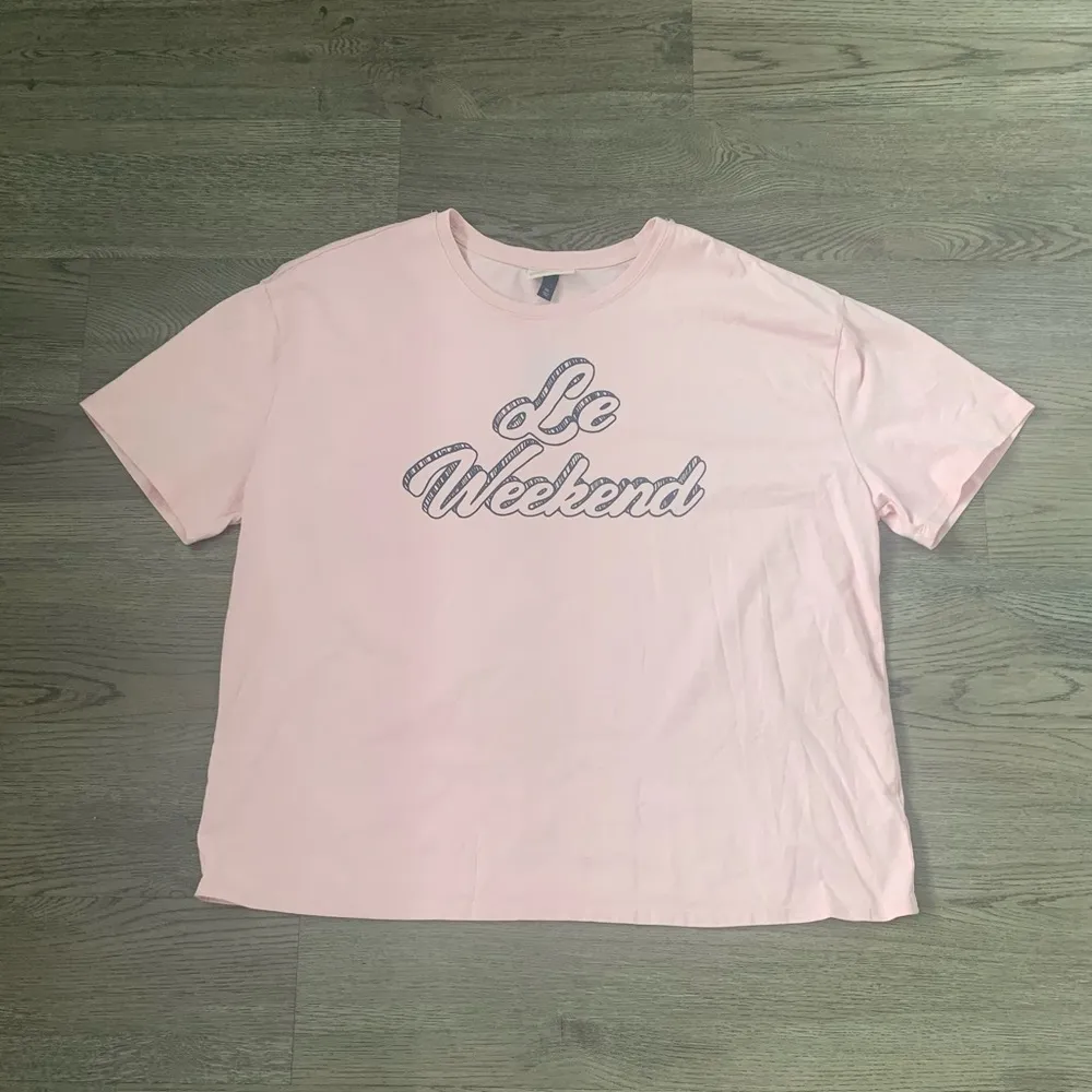 Universal Thread Le Weekend Short Sleeve Graphic T-Shirt - Size XXL - Pink - NWT - Image 4