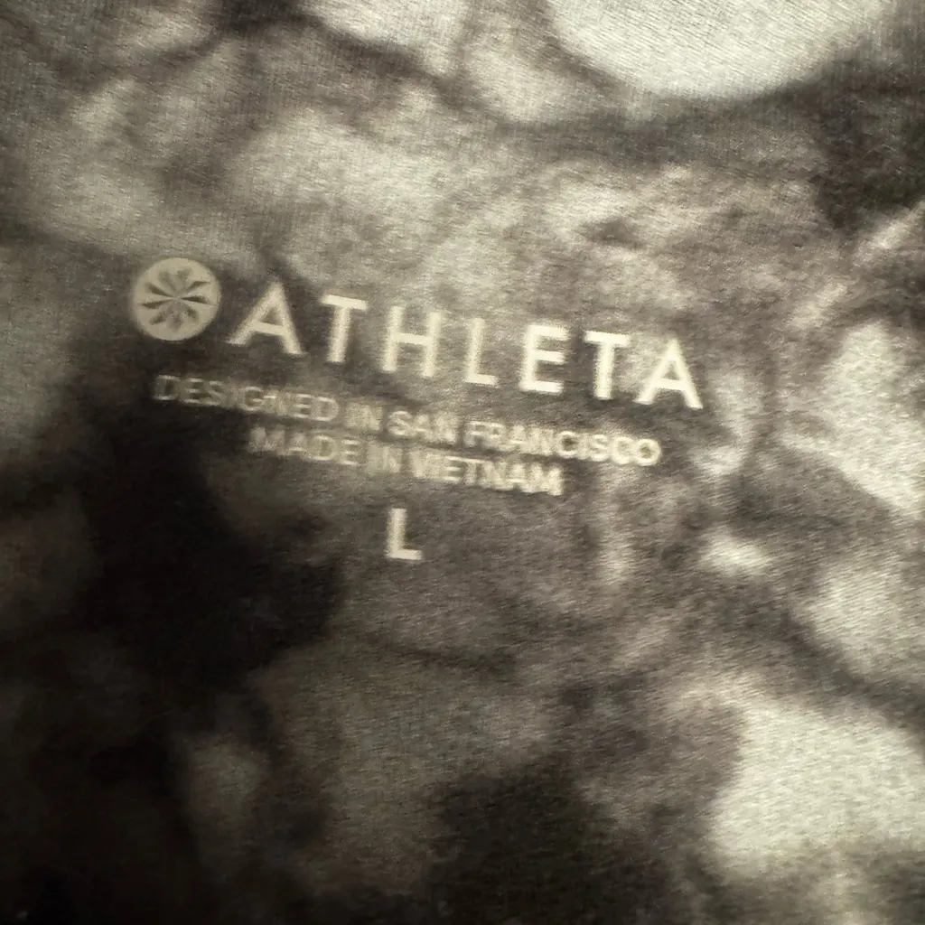 Athletes Black and Gray tie dye Patterned Leggings 7/8 crop size large - Image 3