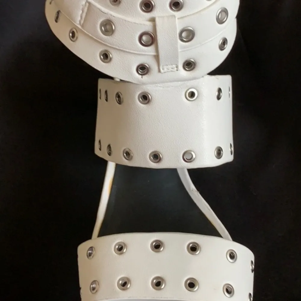 Rebecca Minkoff Designer WHITE Grommet Chunky Block Heels 5 or 6 - Image 3