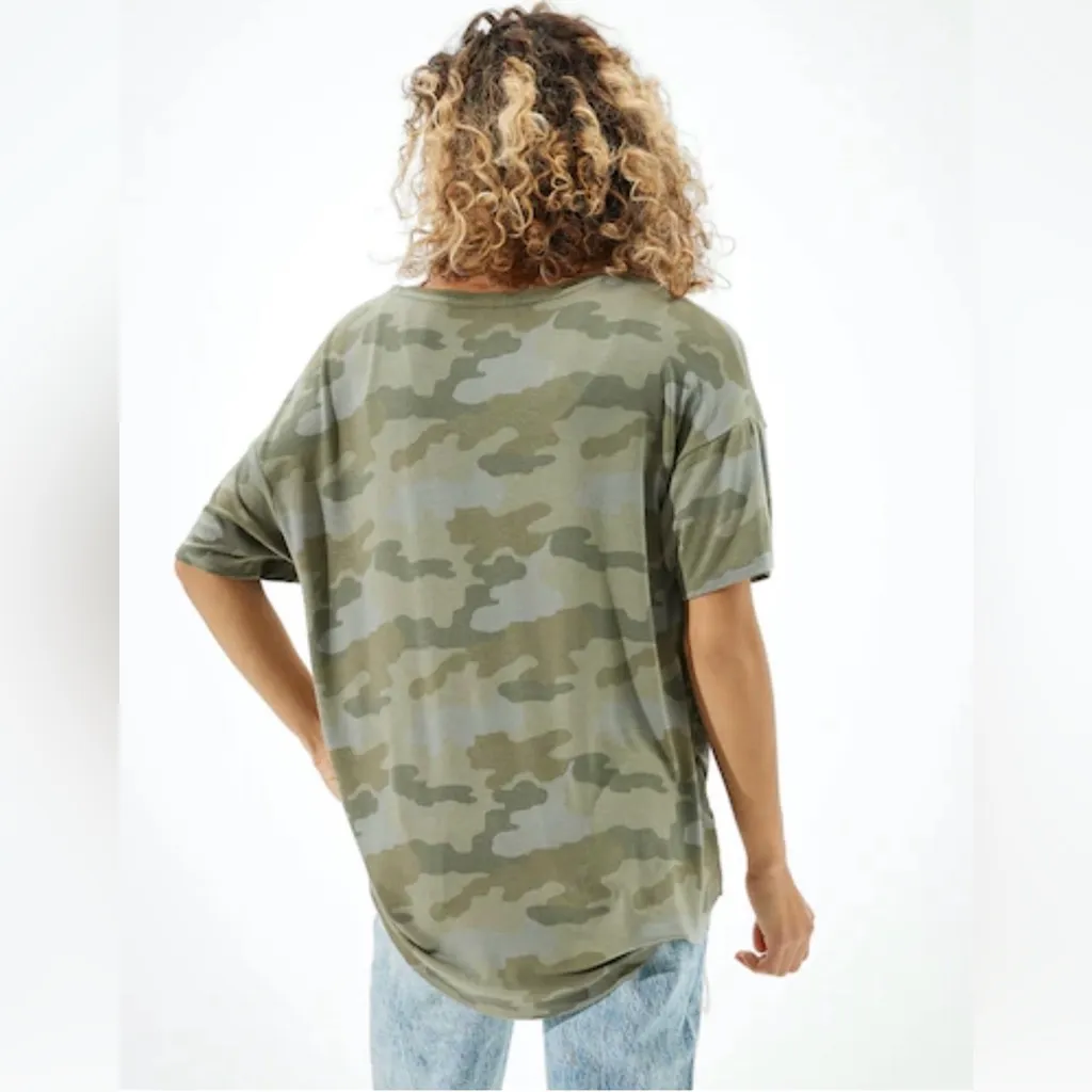 American Eagle Outfitters Soft & Sexy Oversized Camo V-Neck Tee Size S - Image 2