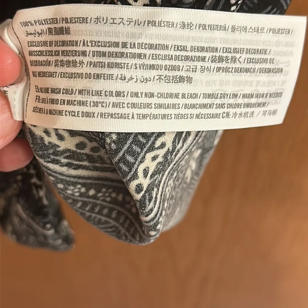 Hollister Navy & White Print Floral Design Short Sleeve Dress Crisscross Straps - Image 6