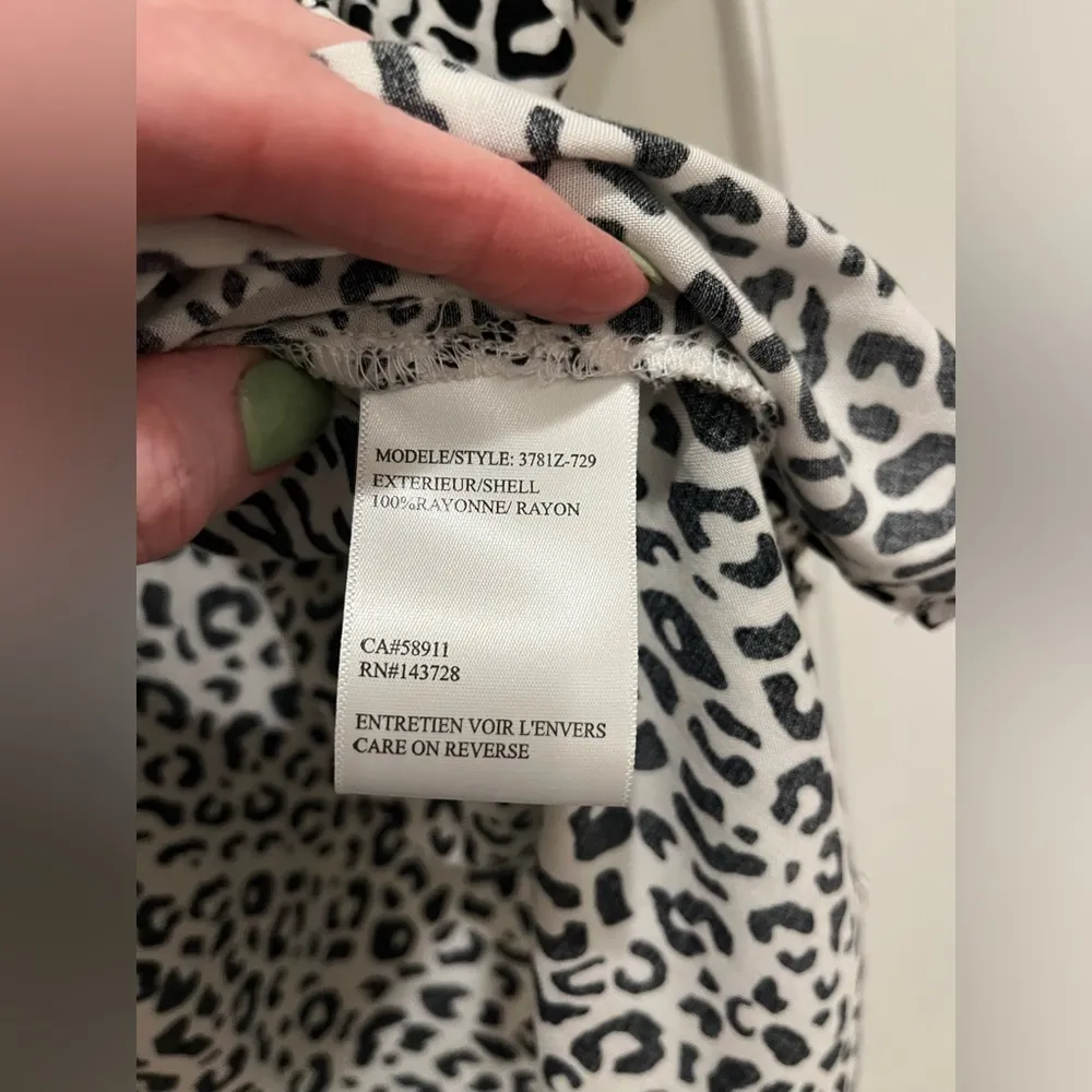 Mainstream Botique Button Down Shirt SzL Black and White Cheetah - Image 5