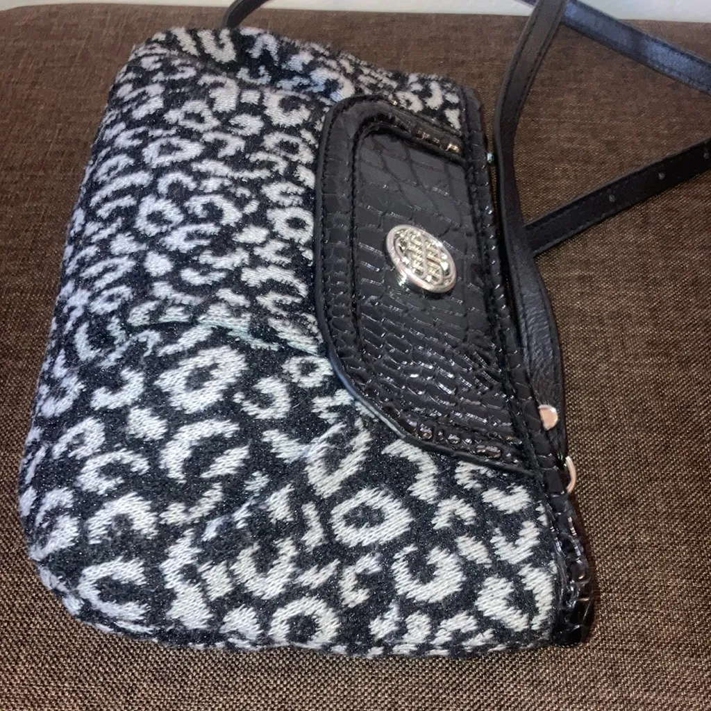 Small Gray and Black Leopard Print Dana Buchman Crossbody Purse - Image 4