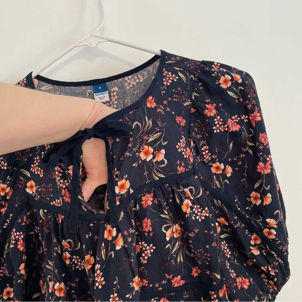 OLD NAVY Puff Sleeve Floral Tiered Swing Blouse Navy Blue Short Sleeve Peasant S - Image 8
