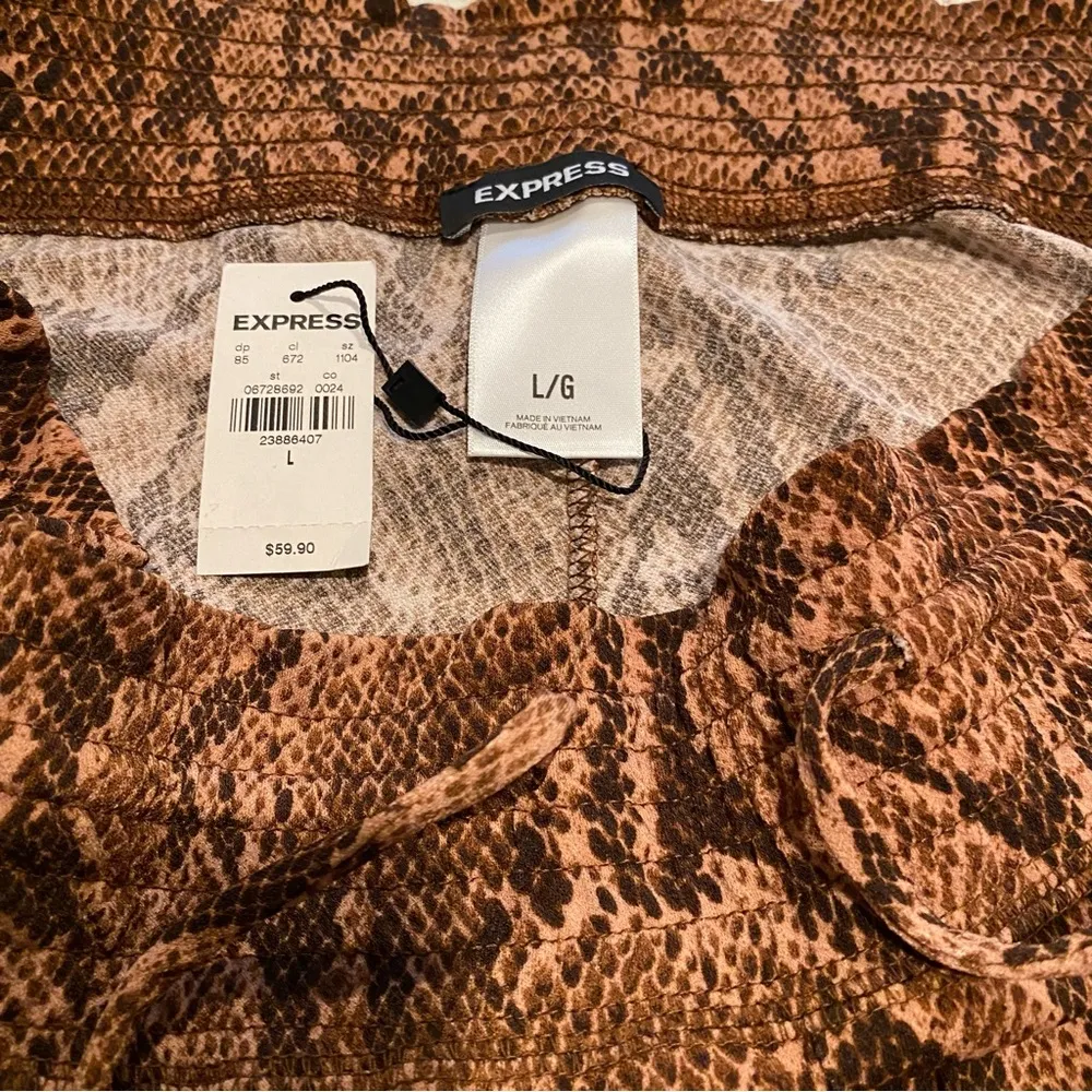 NWT Express Women’s Brown Snake Print Pants with Pockets Size Large - Image 2