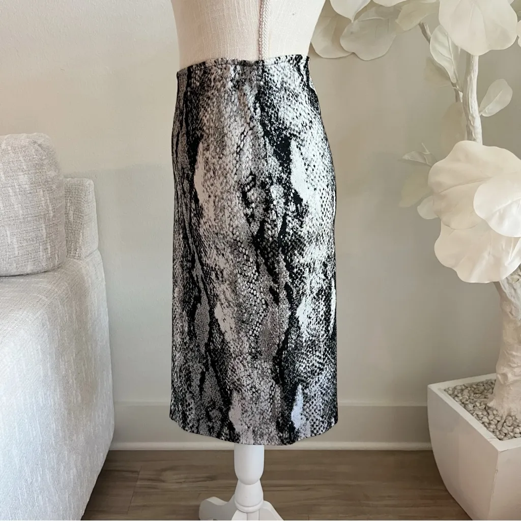 St. John Black and White Raja Snakeprint Pencil Skirt - Image 4