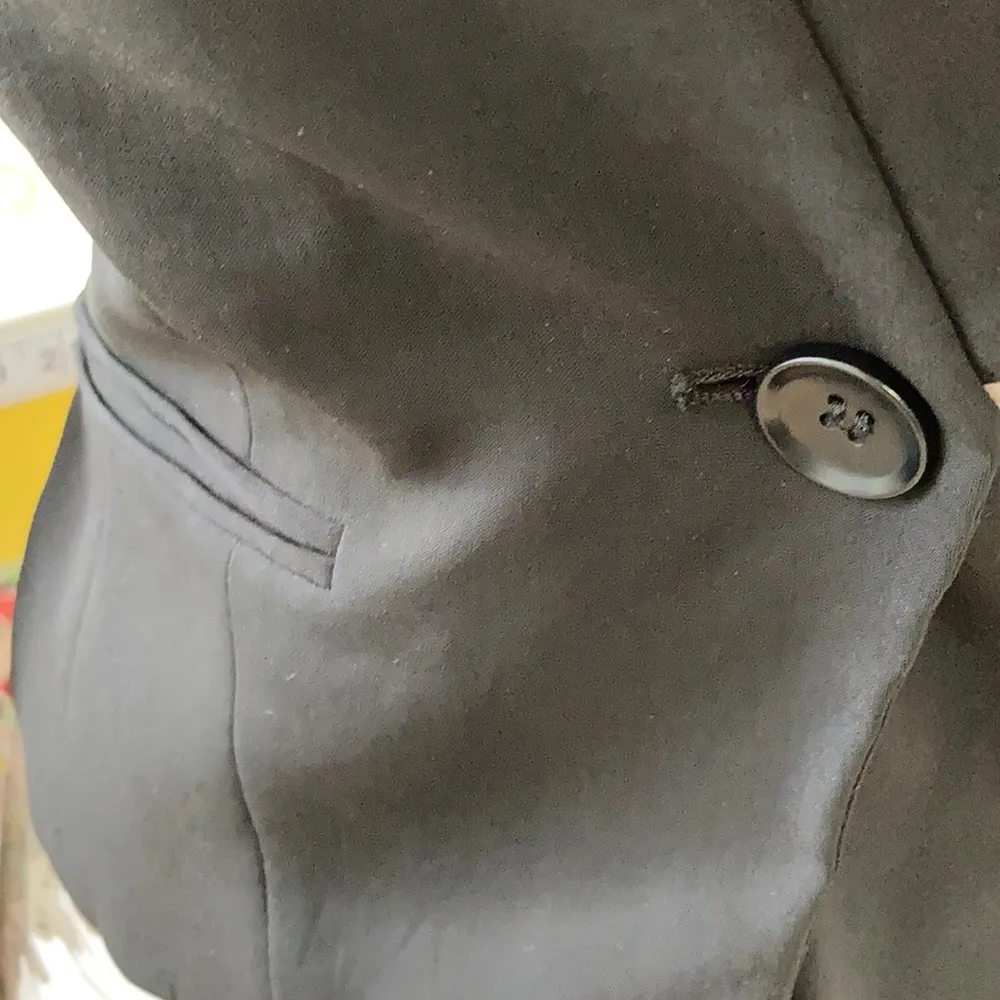 BCBG Maxazria black one button suit blazer jacket - Image 3