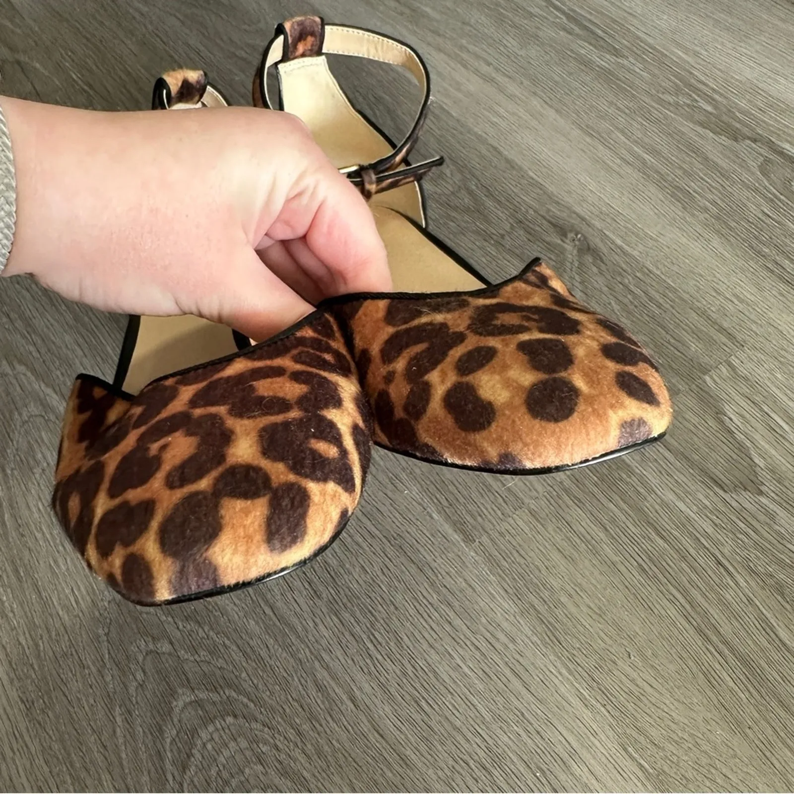 Cabi Kiki Faux‎ Hair Leopard Cheetah Ankle Strap Kitten Block Heels Size 8 - Image 5