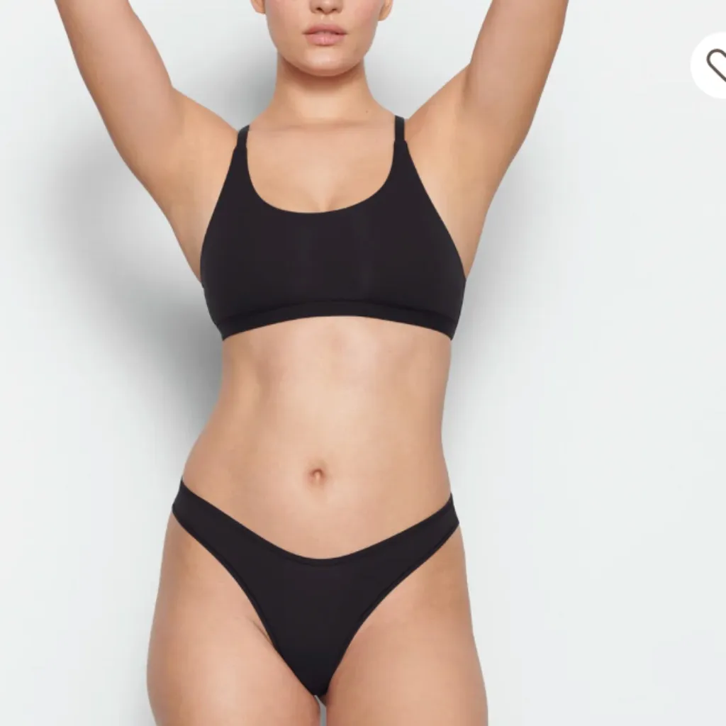 Skims Fits Everybody RACERBACK BRALETTE Onyx size M - Image 3