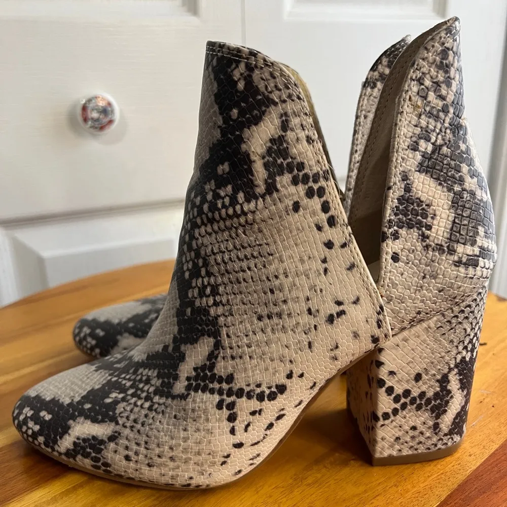 Steve Madden Rookie Natural Snake ankle booties size 7.5 - Image 2