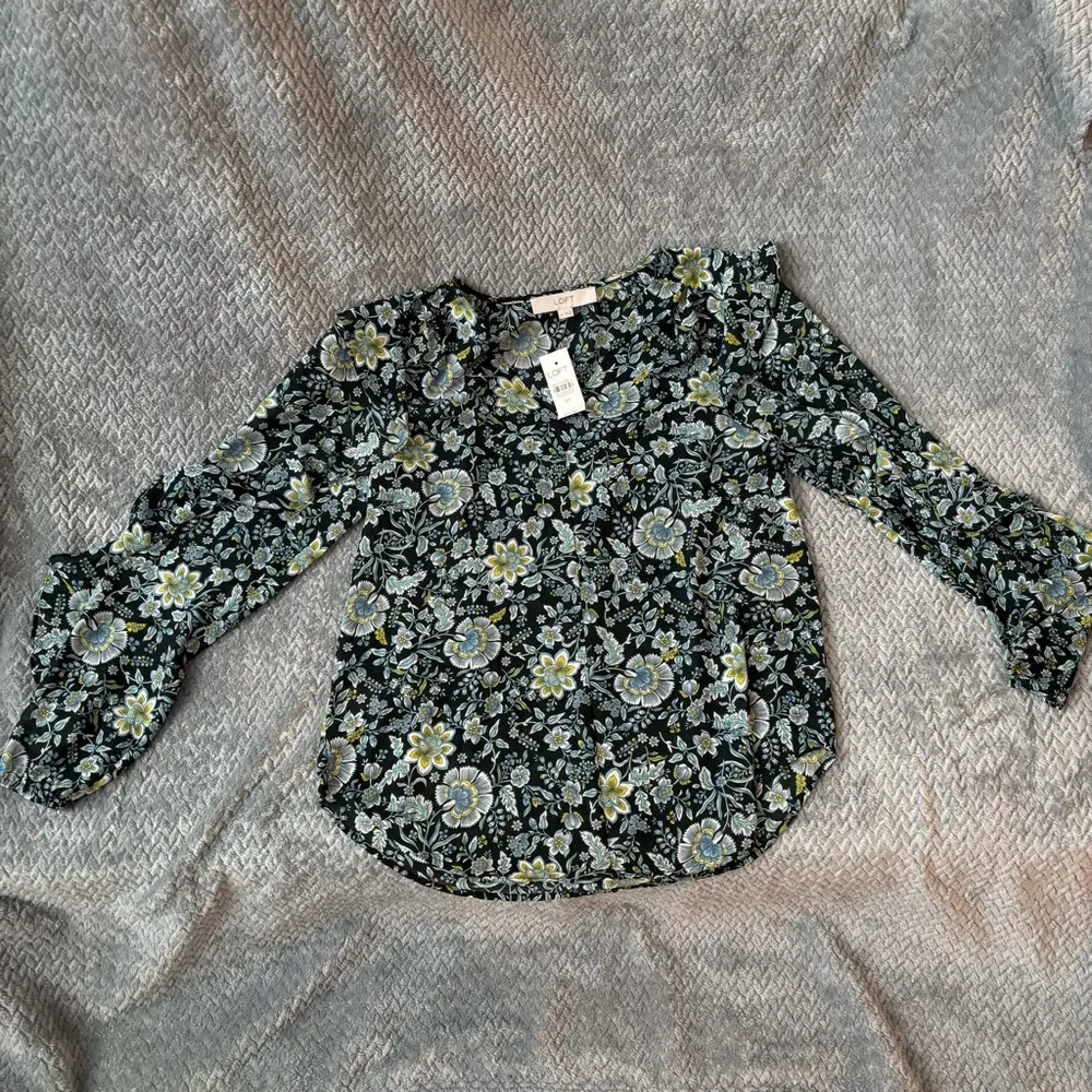 Loft xs ruffle blouse crewneck navy green paisley print floral black boho - Image 14