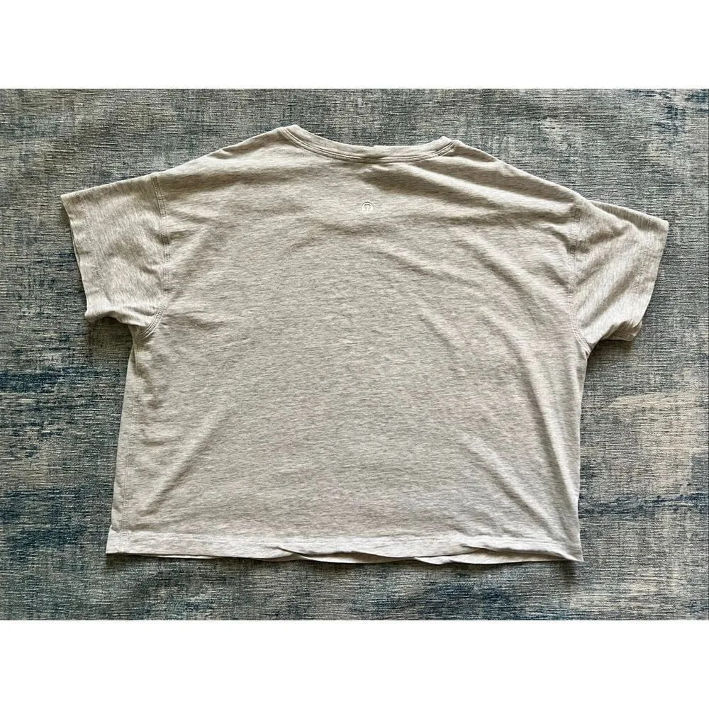 Lululemon  Heathered Core Ultra Light Grey Cropped Cates Tee Size 4 - Image 2