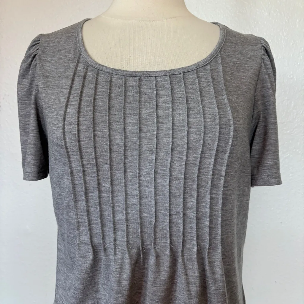 Solid Gray Pleated Short Sleeve Top Size L - Image 2