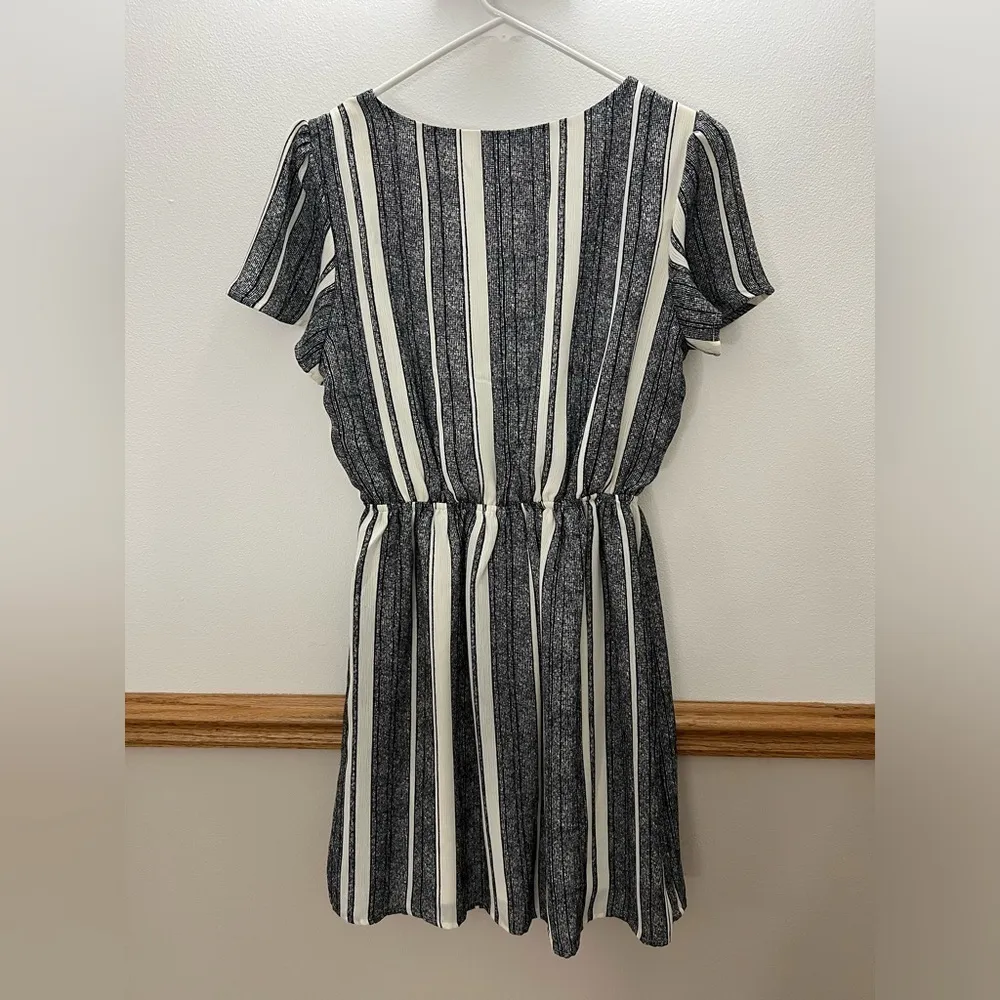 Francesca’s Striped Cutout Mini Dress Size medium - Image 4