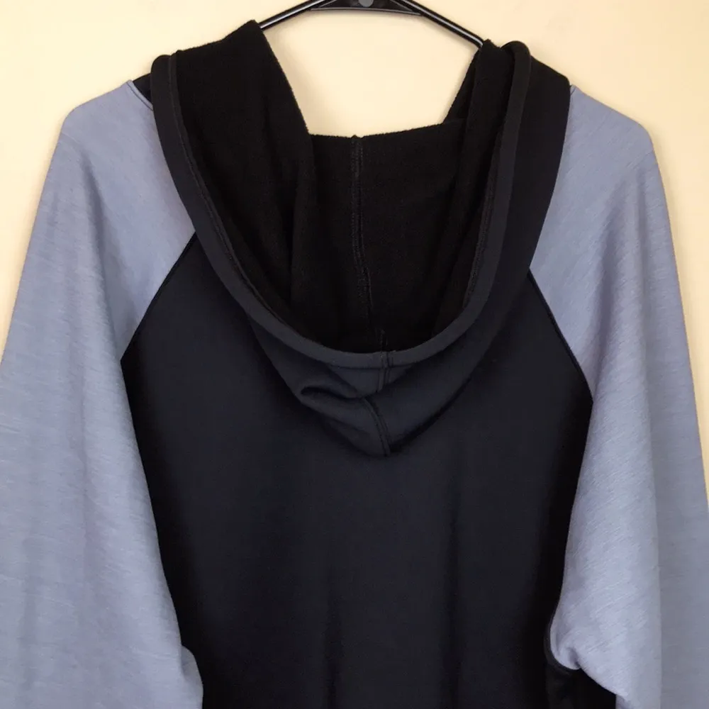 Nike ThermaFit Women’s Color Block Logo Graphic Print Fleece Lined Hoodie - Image 6