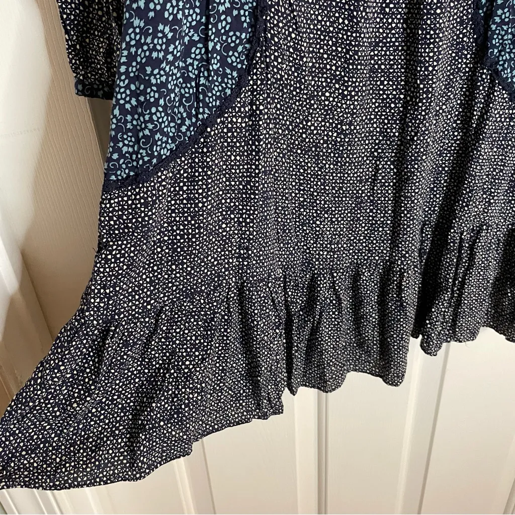 Anthropologie Holding Horses Navy and Light Blue Floral Tunic Size 8 preppy - Image 3