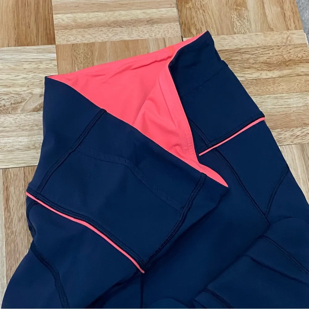 Lululemon Tight Pant Navy Blue with Pink Trims 2 Front Zip Pockets Size 6 - Image 4