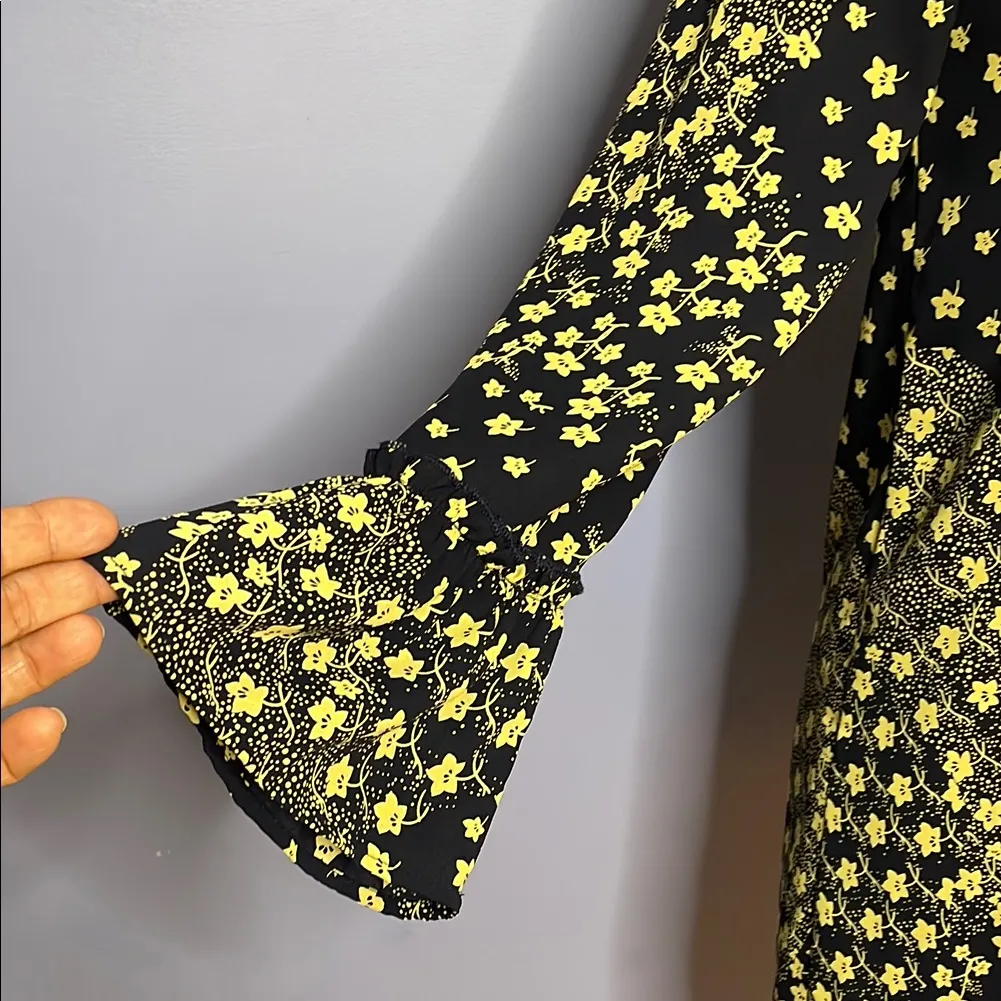 Le Lis Yellow and Blue Knee-Length Dress with Long Bell Sleeves Size Small - Image 7