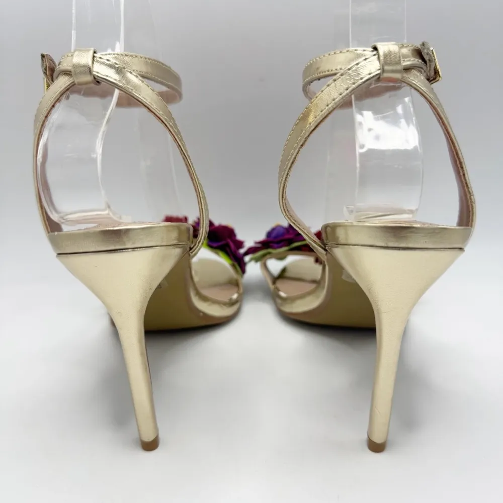 Betsey Johnson Fluer Sandals Heels Flower embellished Size 7.5 Gold Metallic - Image 3