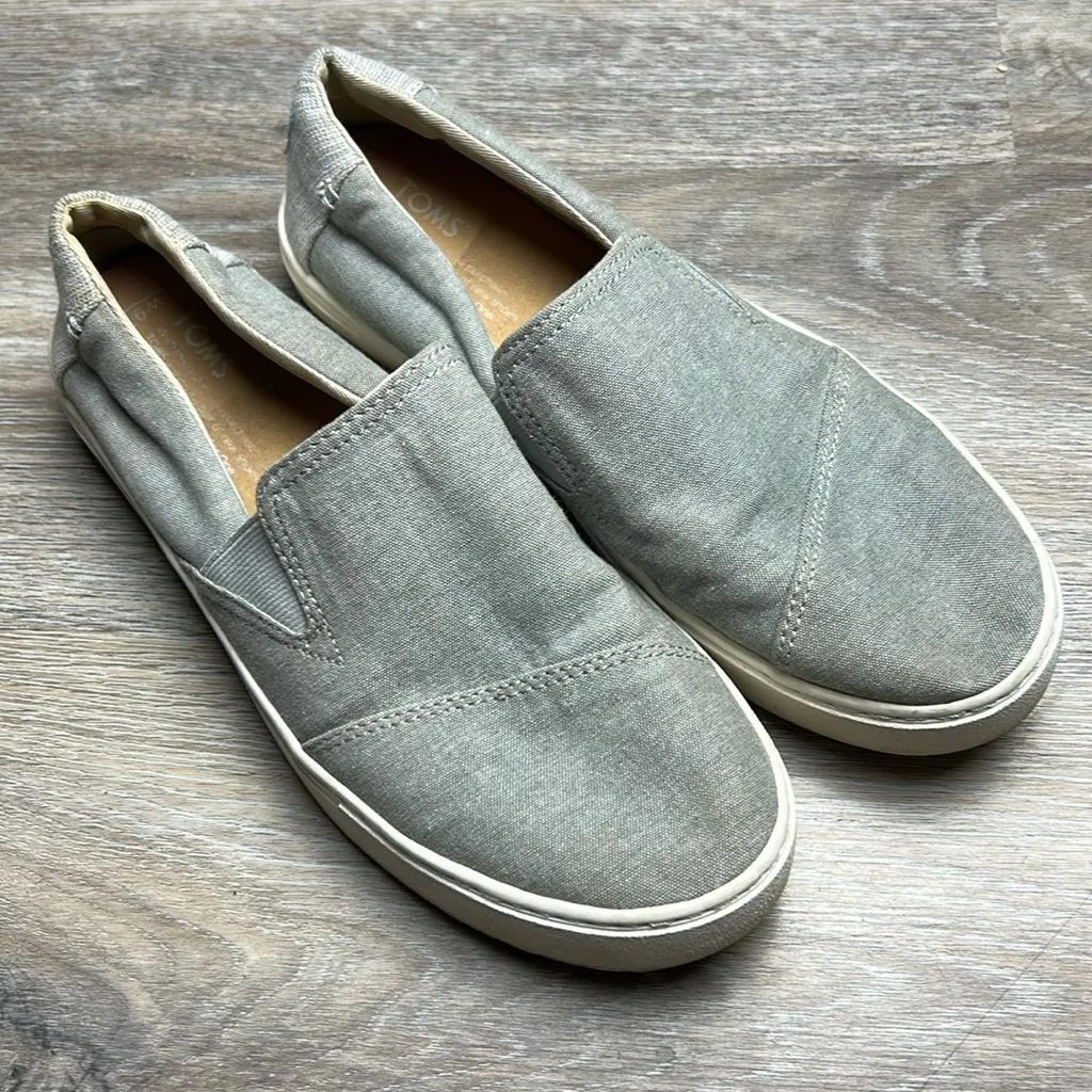TOMS Gray Slip-On Shoes Size 9 - Image 2